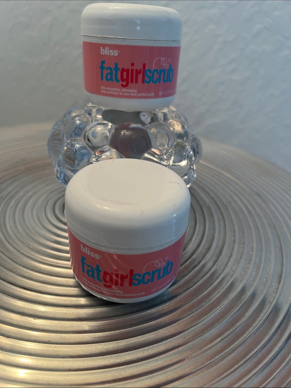 Bliss fatgirlscrub jar in pink and white
Lot of 2 . Does not come with a box.